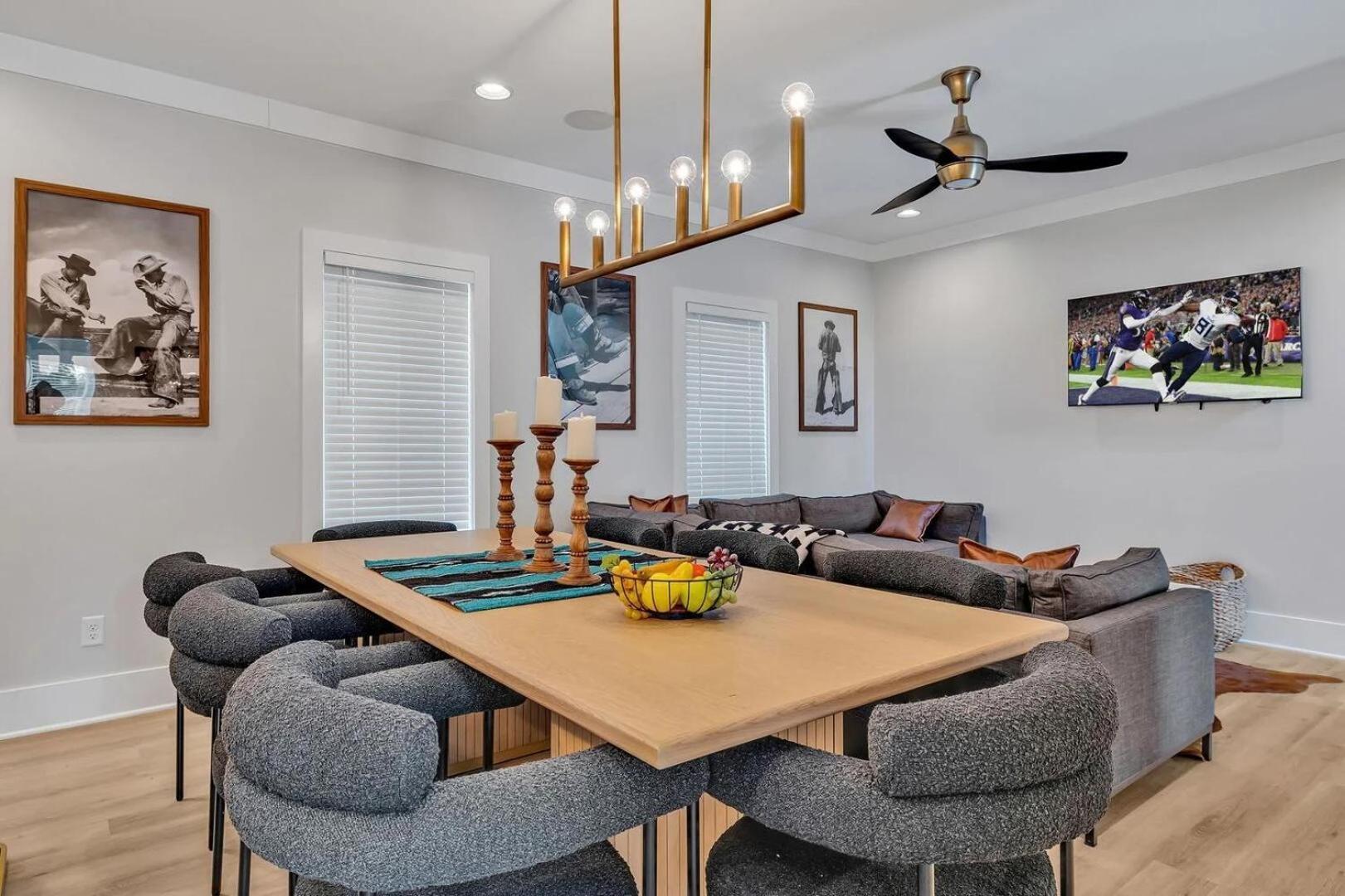 Ensemble-4 Unit Combo-8 Mins To Broadway Holiday home Nashville
