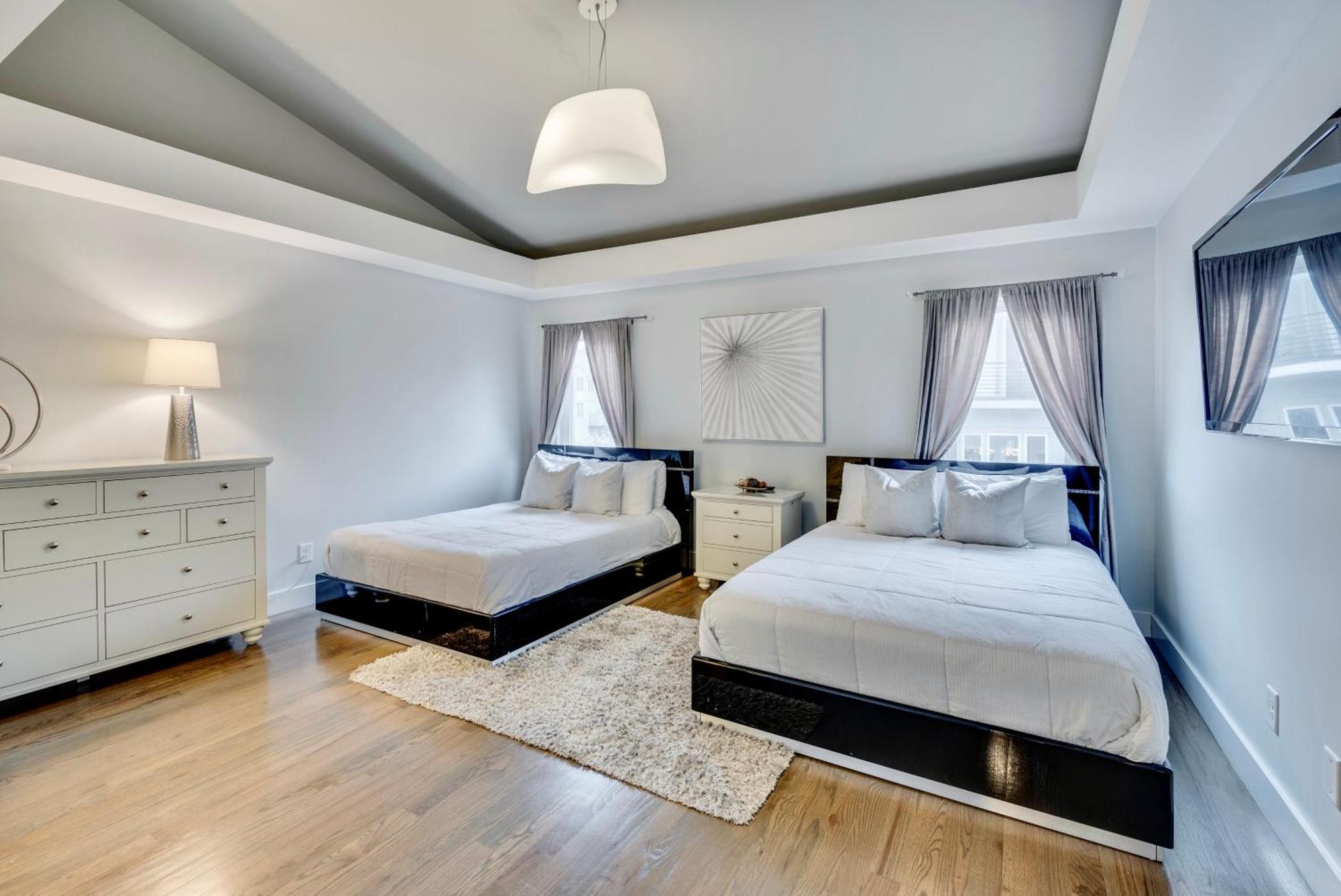 Modern - Mins To Broadway Nashville