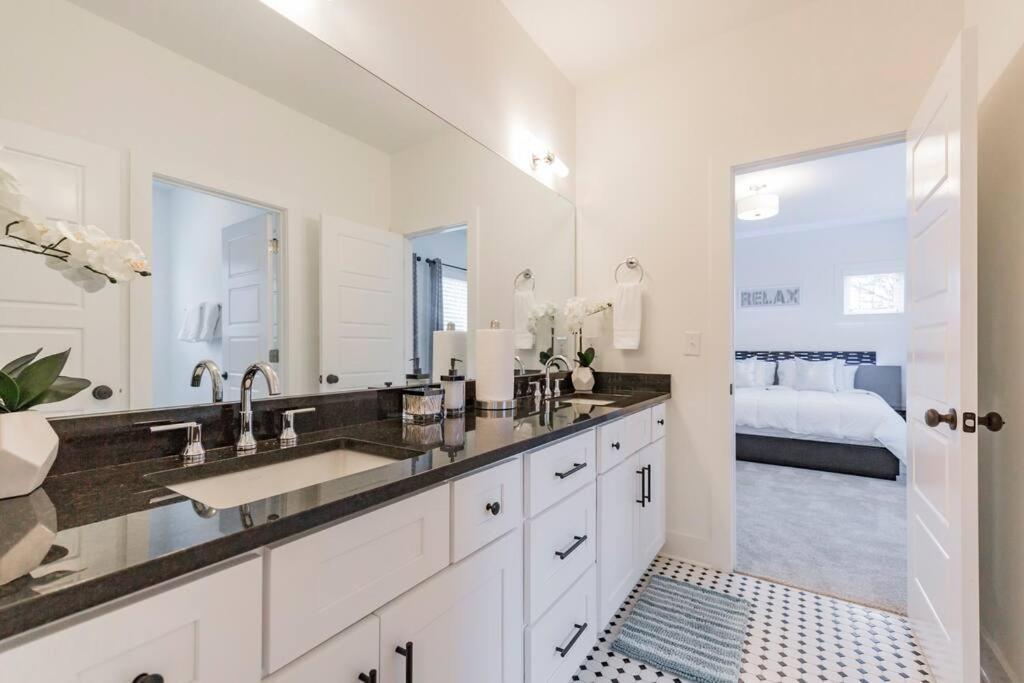New Luxury Big House Near Gulch 4 King 4 Queen 2 Twin *