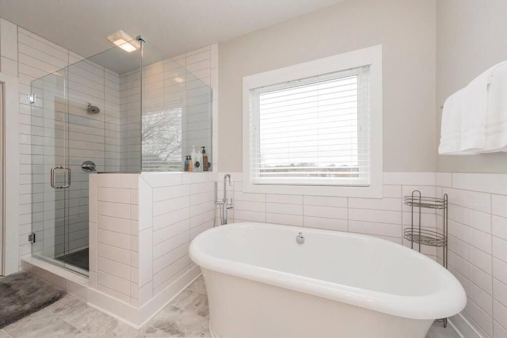 New Luxury Big House Near Gulch 4 King 4 Queen 2 Twin Holiday home