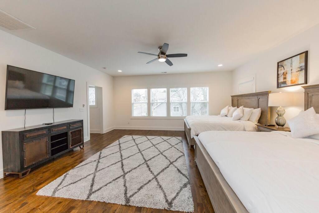 Holiday home New Luxury Big House Near Gulch 4 King 4 Queen 2 Twin Nashville