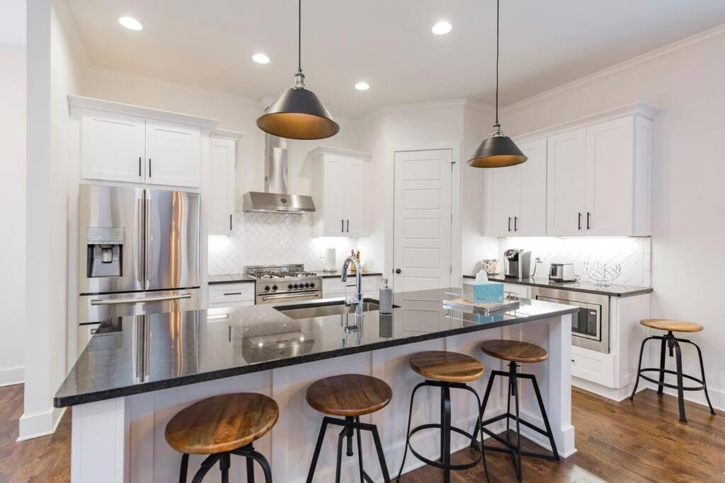 New Luxury Big House Near Gulch 4 King 4 Queen 2 Twin Holiday home