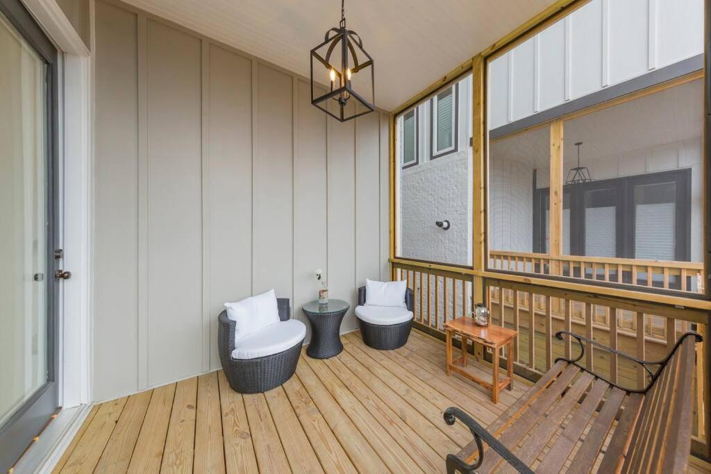 New Luxury Big House Near Gulch 4 King 4 Queen 2 Twin