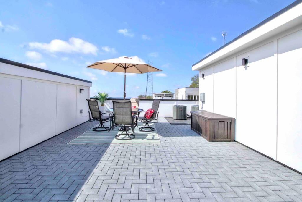 Luxurious Morden Loft Huge Rooftop & Skyline Views *