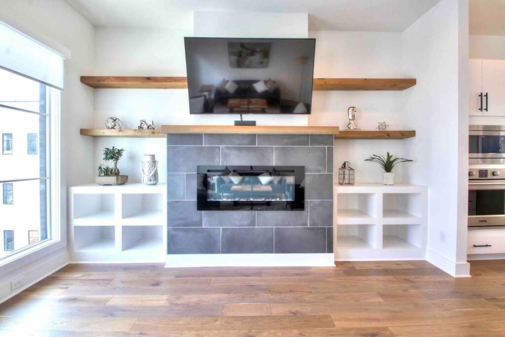 Luxurious Morden Loft Huge Rooftop & Skyline Views * Nashville