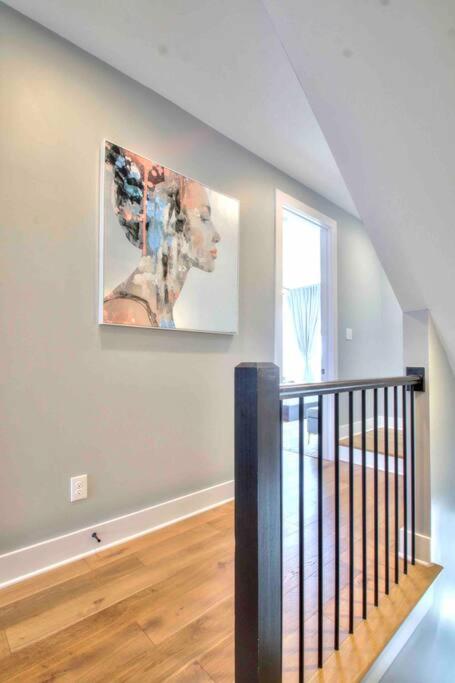 Luxurious Morden Loft Huge Rooftop & Skyline Views Holiday home Nashville