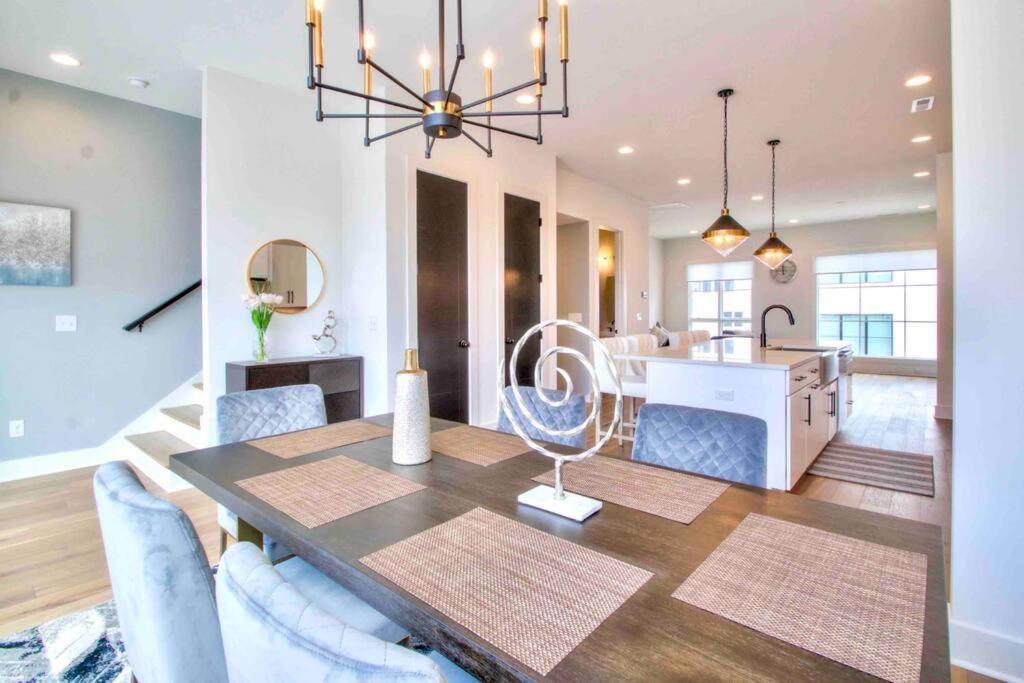 Luxurious Morden Loft Huge Rooftop & Skyline Views * Nashville