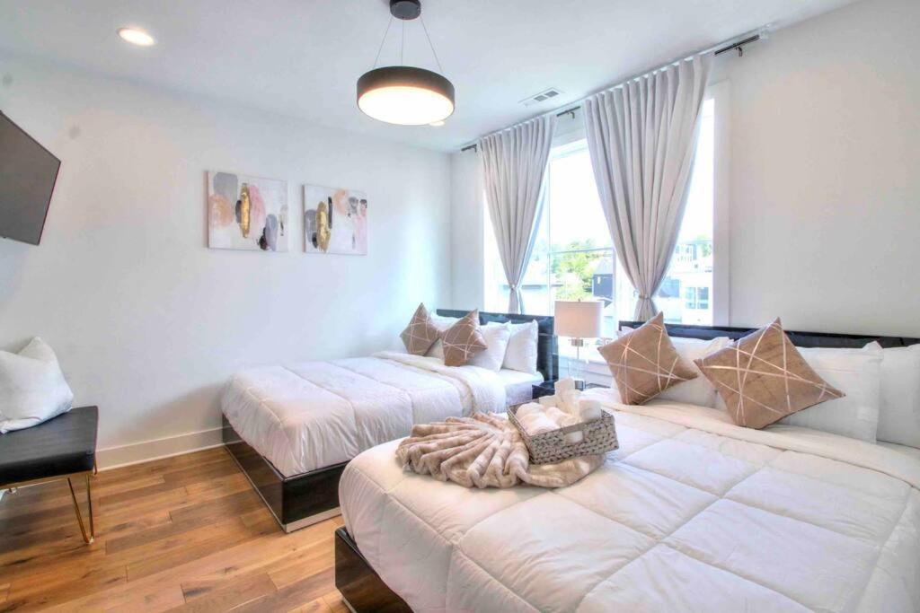 Luxurious Morden Loft Huge Rooftop & Skyline Views *