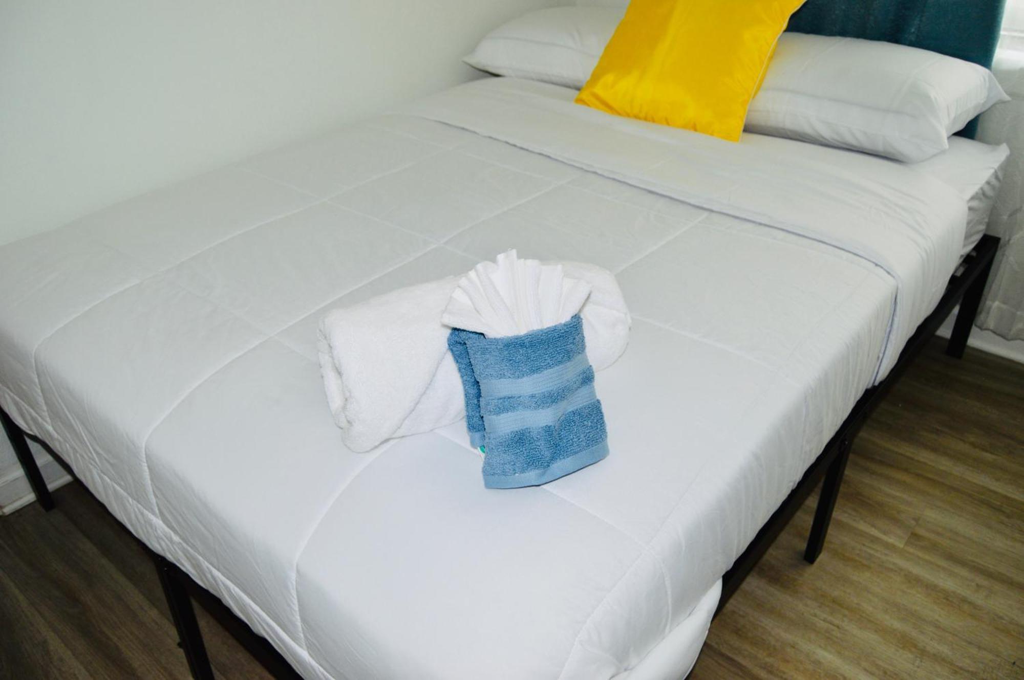 Beautiful Condo,minutes From Broadway Sleep 6!