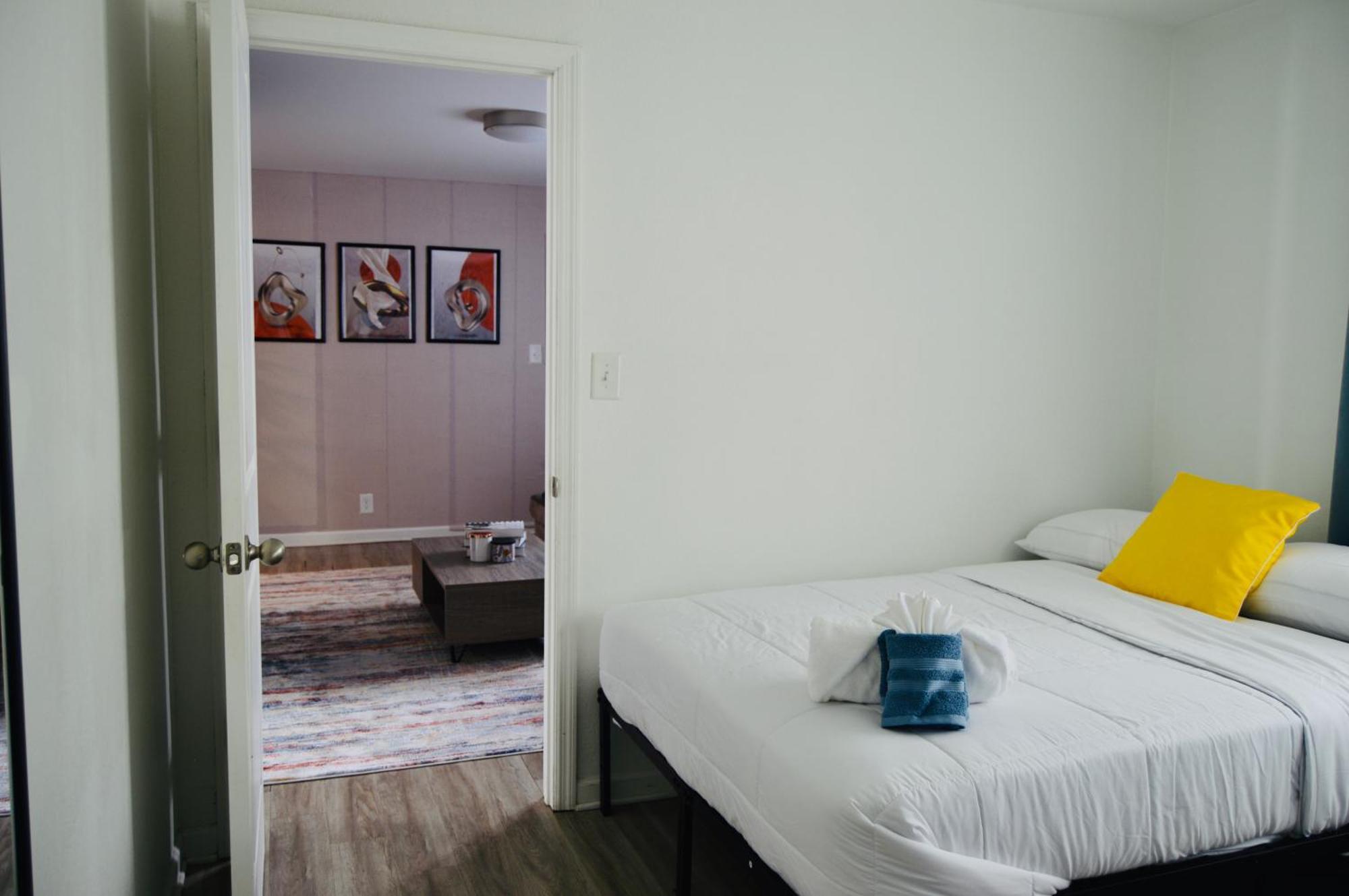 Beautiful Condo,minutes From Broadway Sleep 6! Apartment
