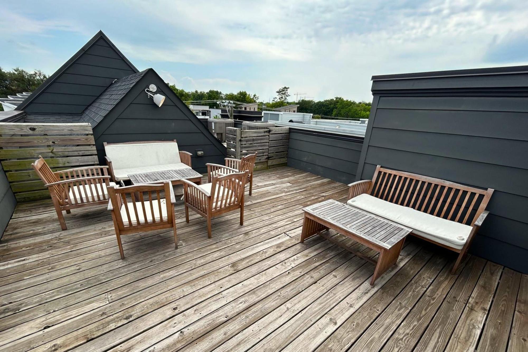 6 Bedroom Gulch Homes, Garages, Rooftops, Walk To Gulch 10 Mins To Broadway, 24 Hour Hospitality Team, Perfect For Groups