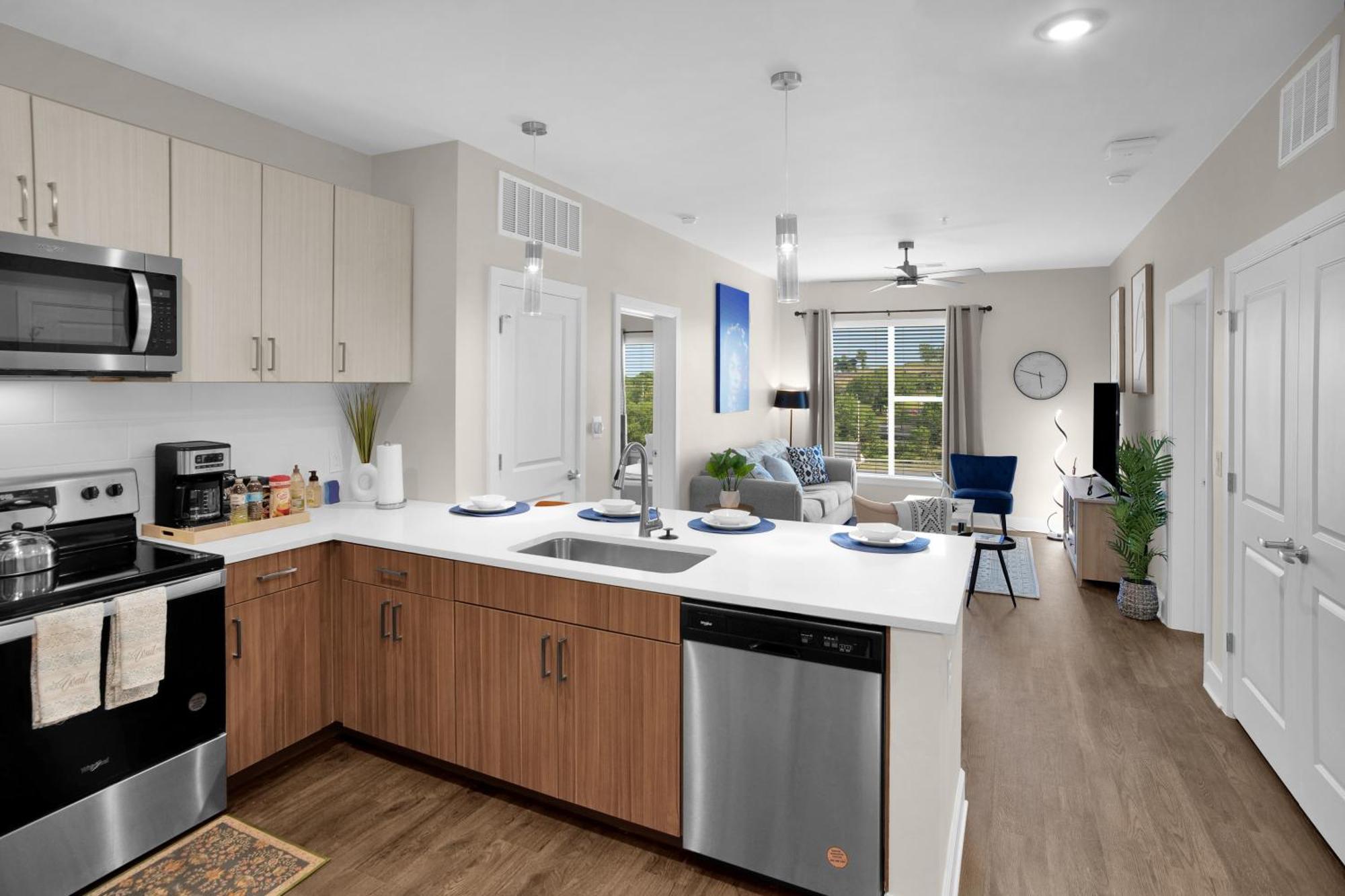 Hendrix Pool Gym Free Parking Apartment Nashville