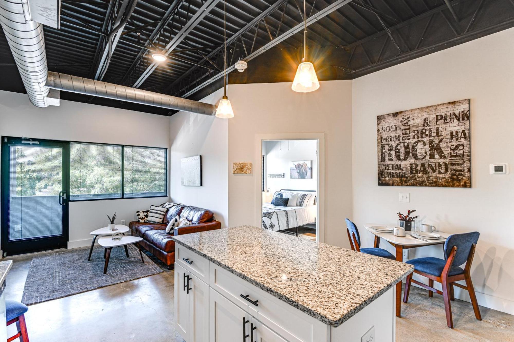 Modern 5 Mi To Downtown! *