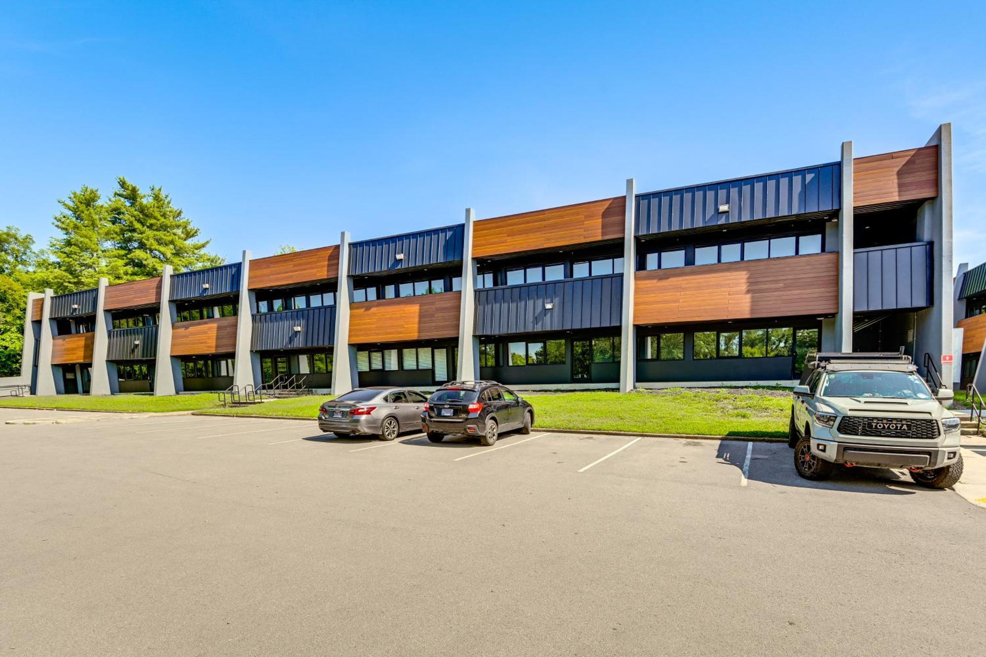 Apartment Modern 5 Mi To Downtown!