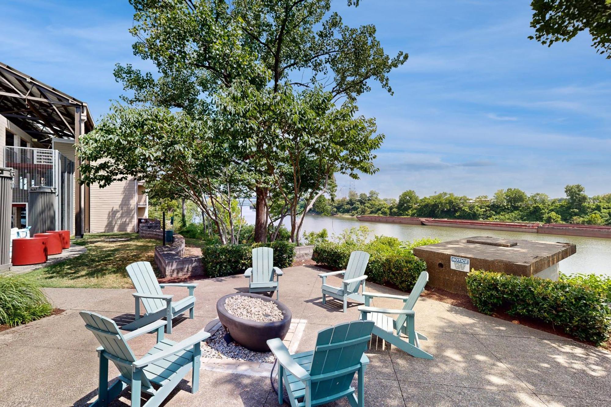 Rollin' On The River *