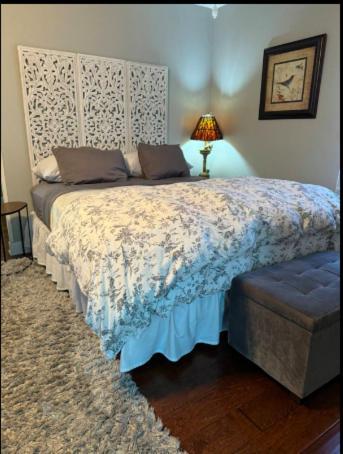 Guest house Peaceful Private Cottage, Walk To Park & 5 Mins To Downtown 4*