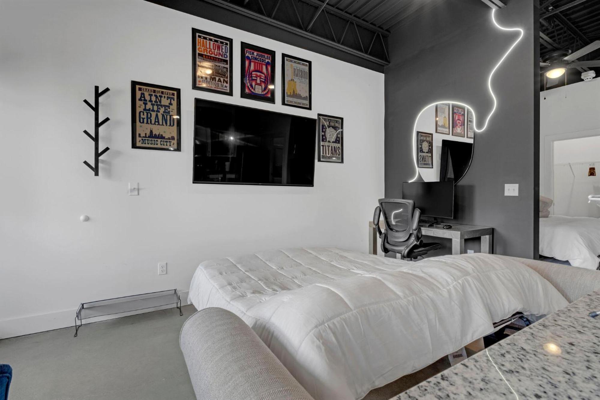 New Sleeps 4 - 7 Mins To Dwtn Apartment