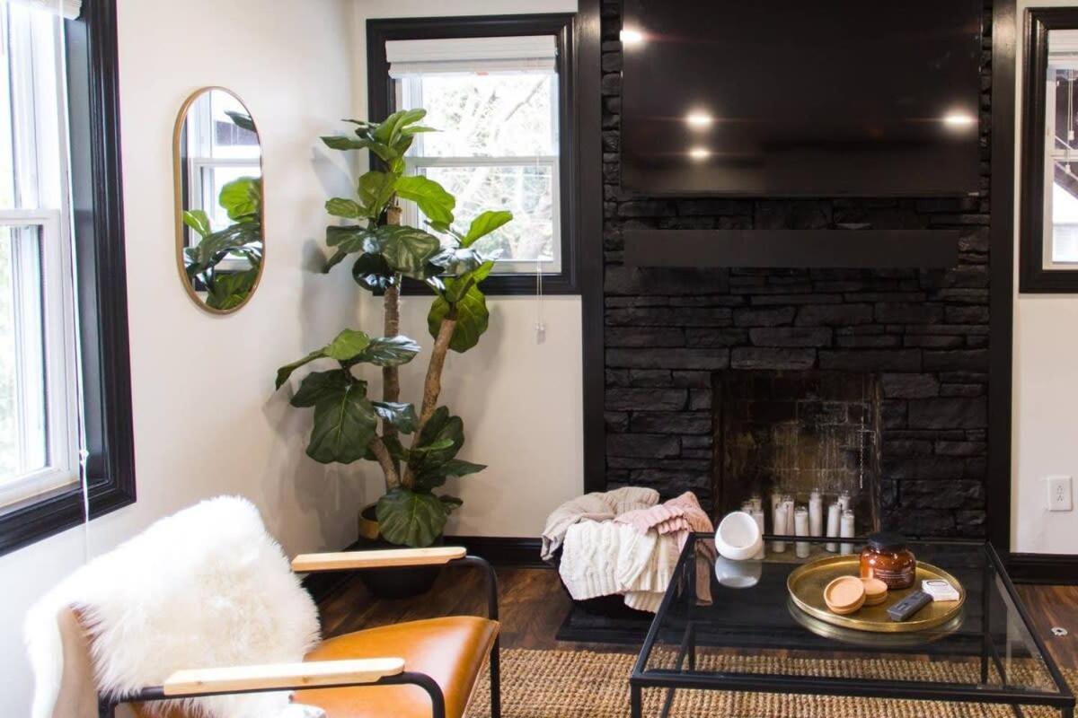 Cozy Close To Opry & Downtown Large Deck Holiday home