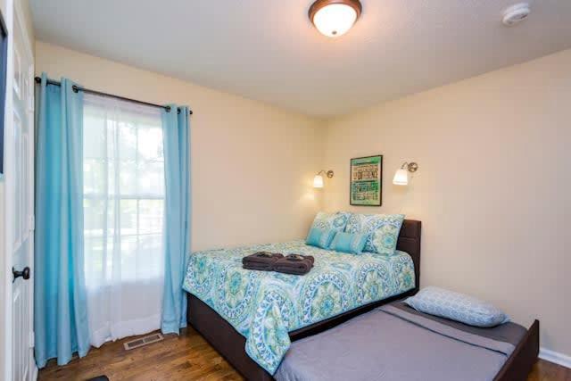 3 Bedroom Only 3 Miles From Downtown Holiday home Nashville