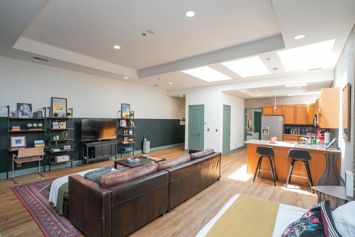 2 Chic Lofts Right On Broadway Strip Sleeps 10 * Nashville