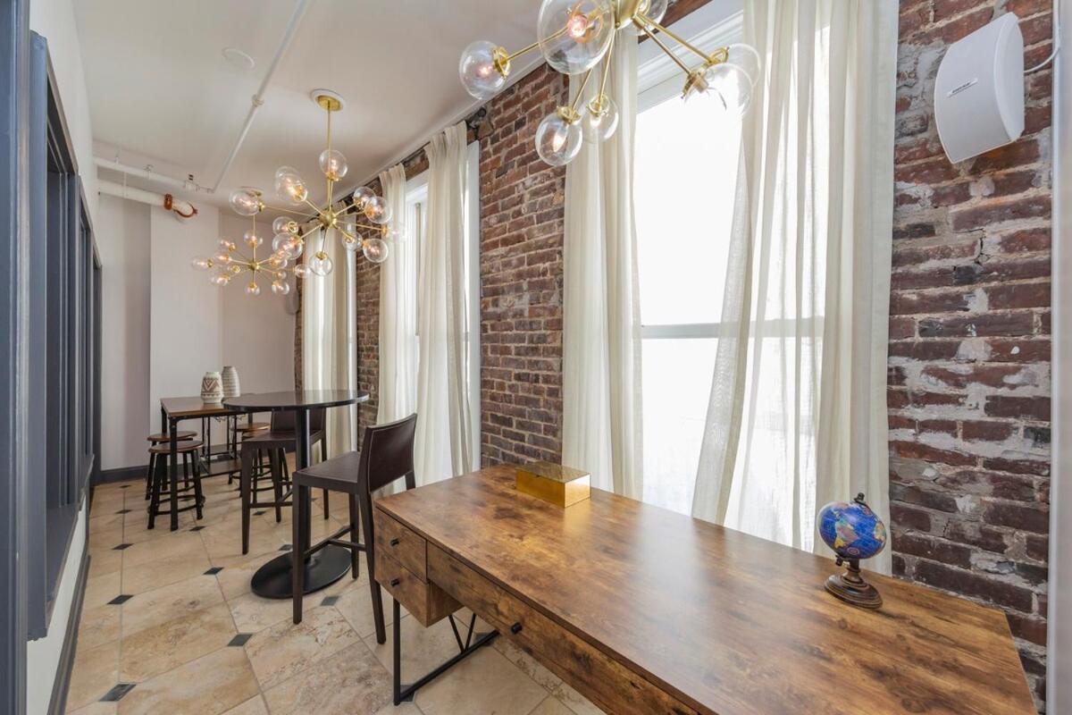 2 Chic Lofts Right On Broadway Strip Sleeps 10 * Nashville