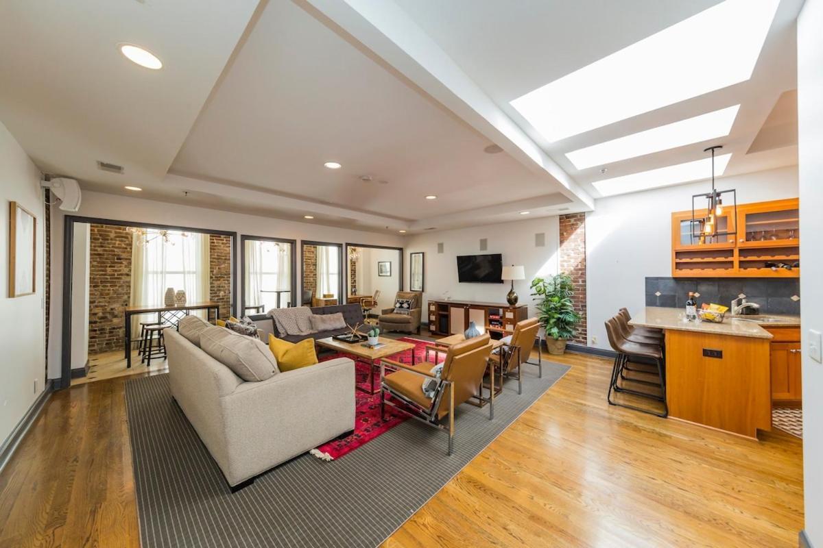 2 Chic Lofts Right On Broadway Strip Sleeps 10 Nashville