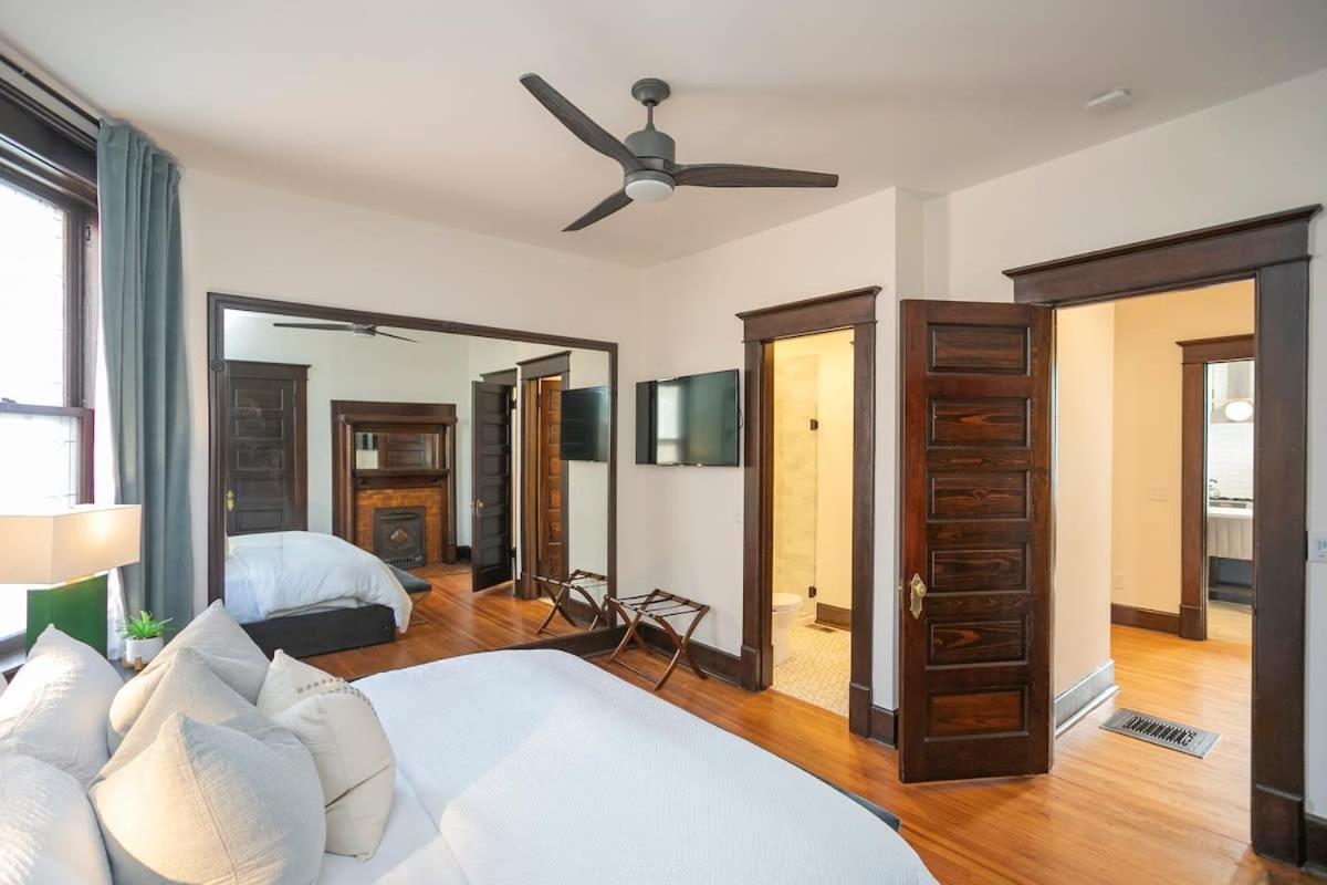 Historic Jewel Walk To Eats & Shops Holiday home