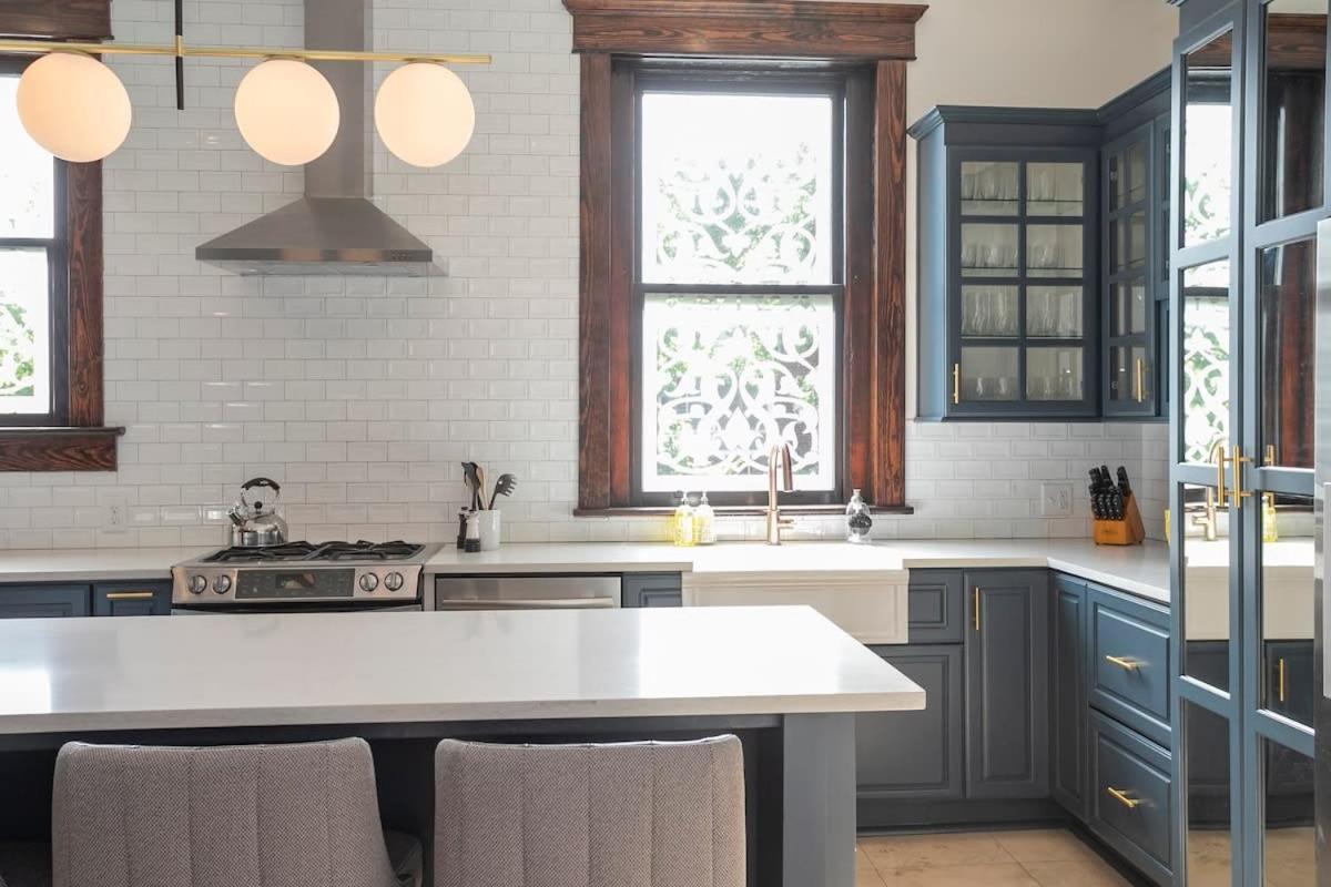 Historic Jewel Walk To Eats & Shops Holiday home *