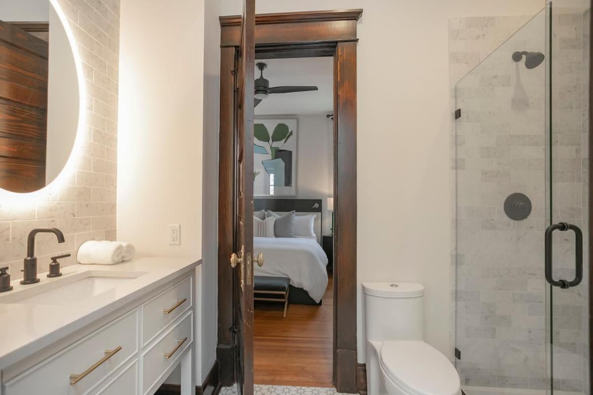 Historic Jewel Walk To Eats & Shops Holiday home *