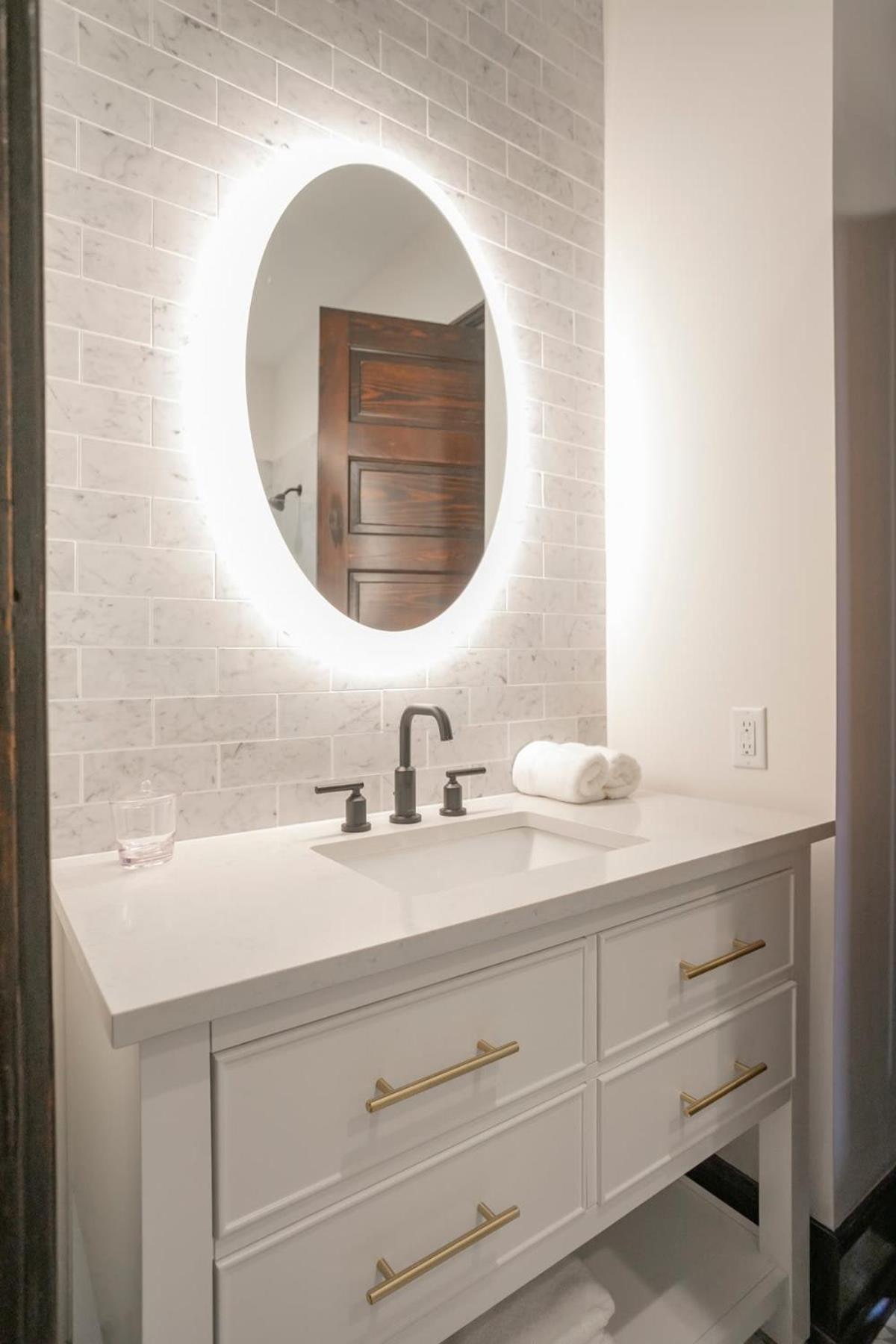 Historic Jewel Walk To Eats & Shops Holiday home Nashville