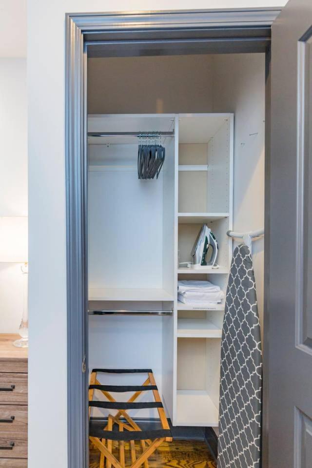 Spacious Penthouse On The Broadway Strip Apartment