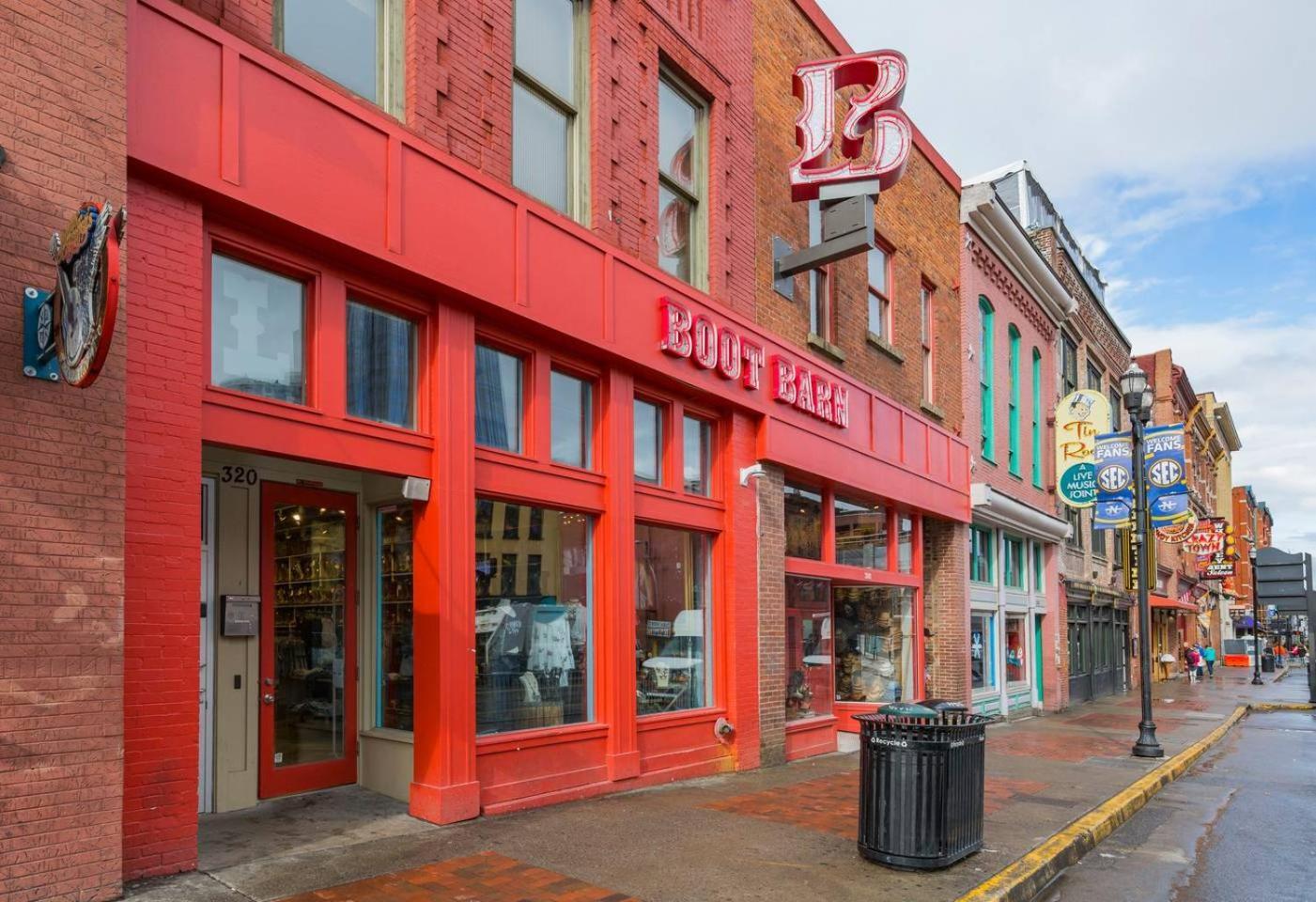 Spacious Penthouse On The Broadway Strip Apartment Nashville