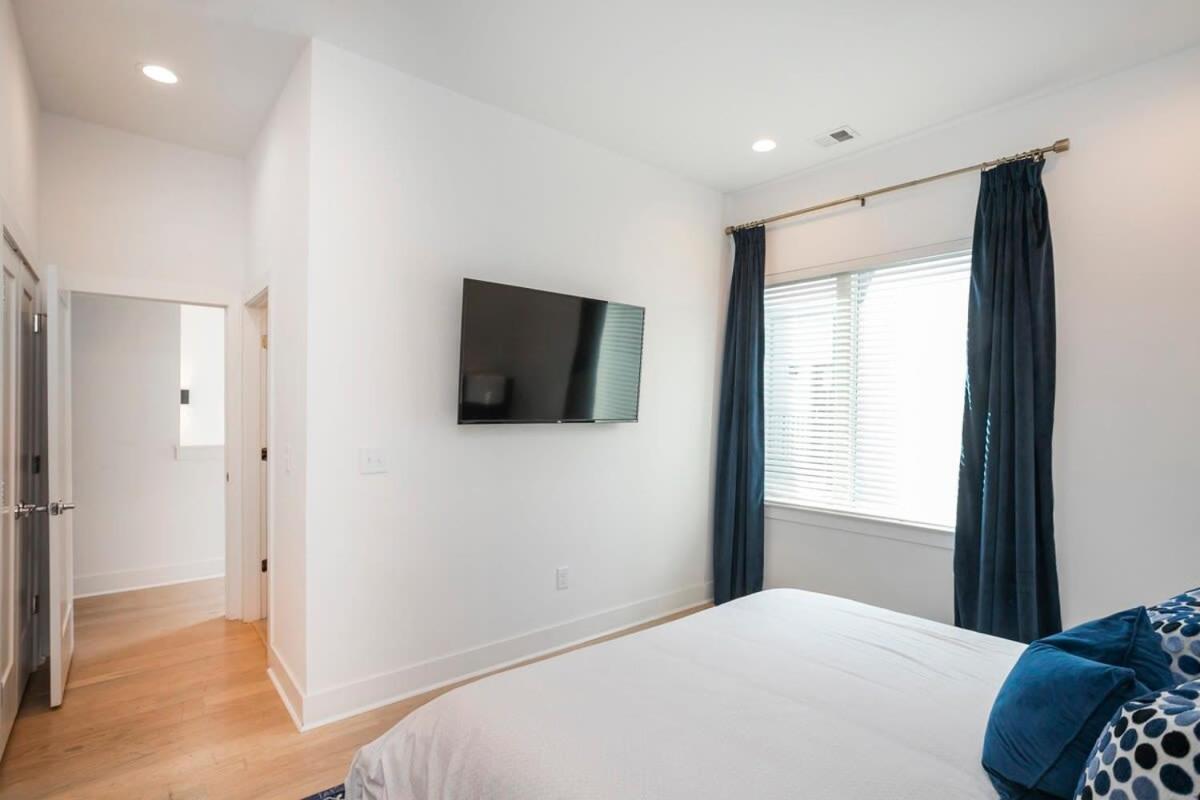 1 5 Miles To Broadway Rooftop Deck W Views Holiday home