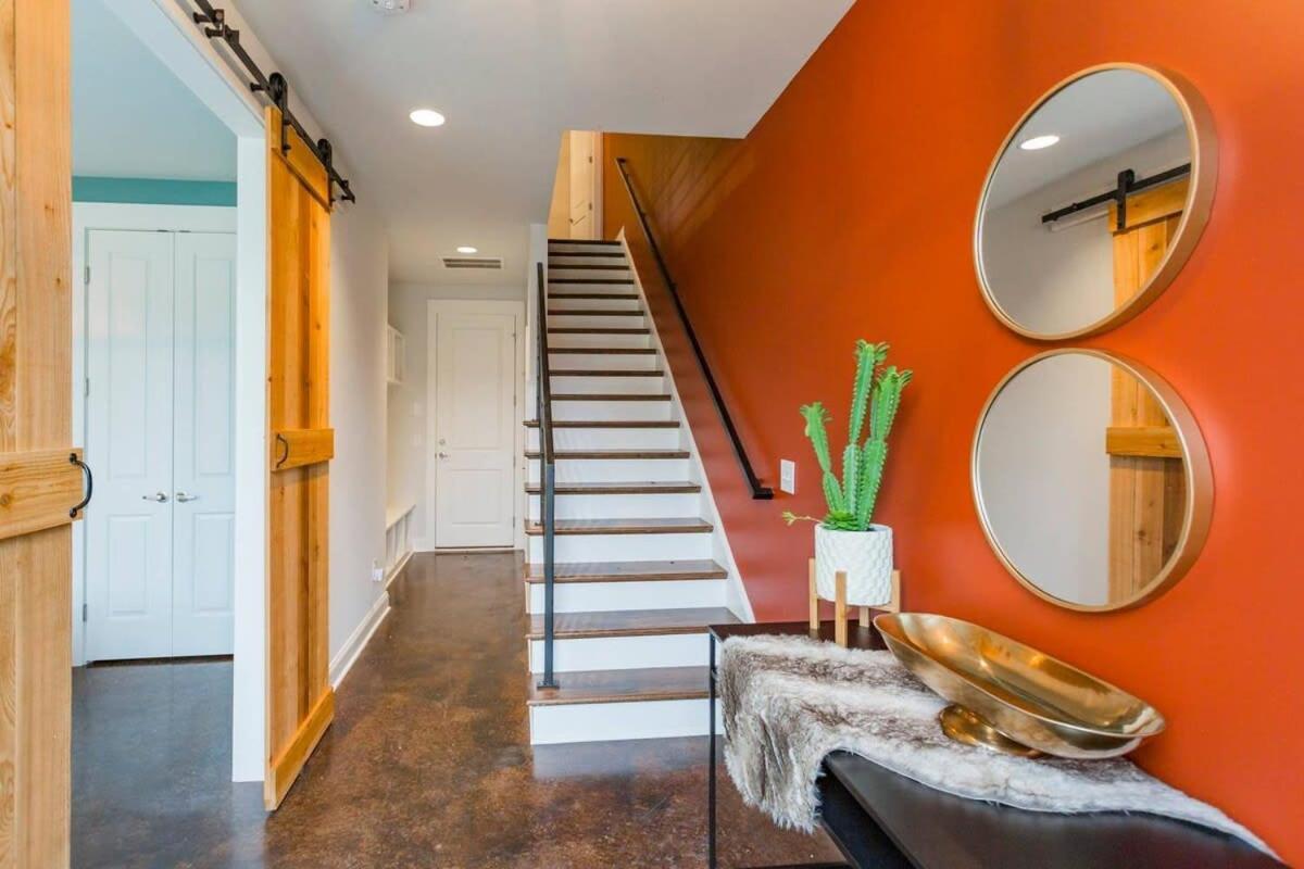 Holiday home 2 5 Miles To Dwntn 3 King Beds - Garage Parking *