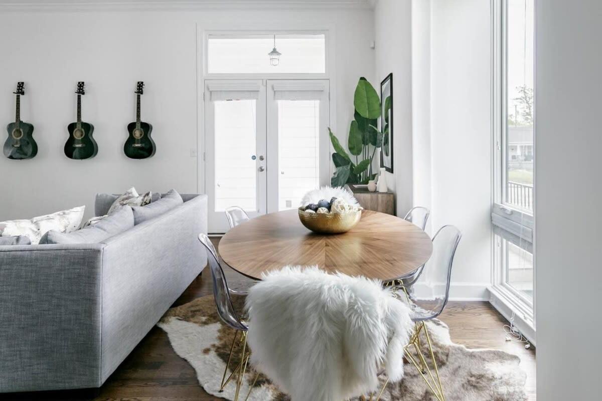 Relax Into Urban Chic At A Textured East Holiday home *