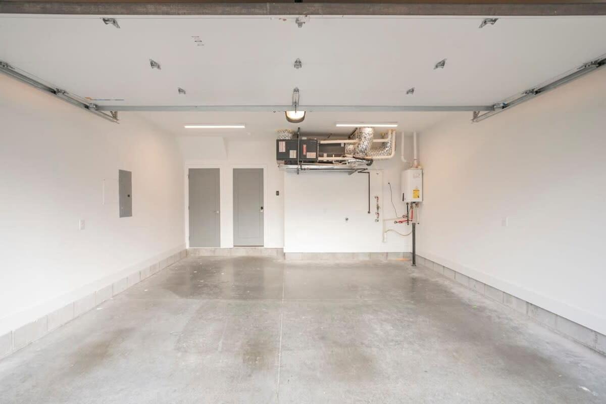 Holiday home Roof Deck Grill Views 2 Miles From Broadway