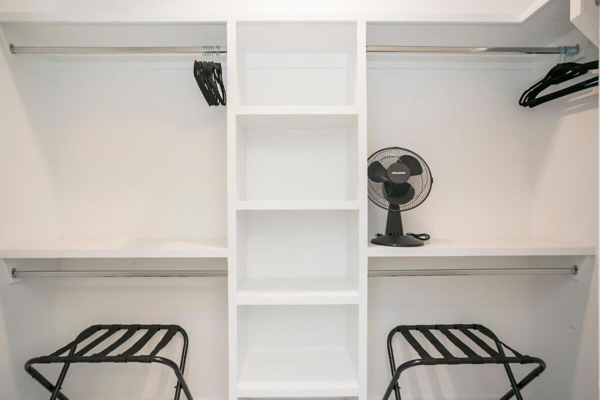 Holiday home Roof Deck Grill Views 2 Miles From Broadway