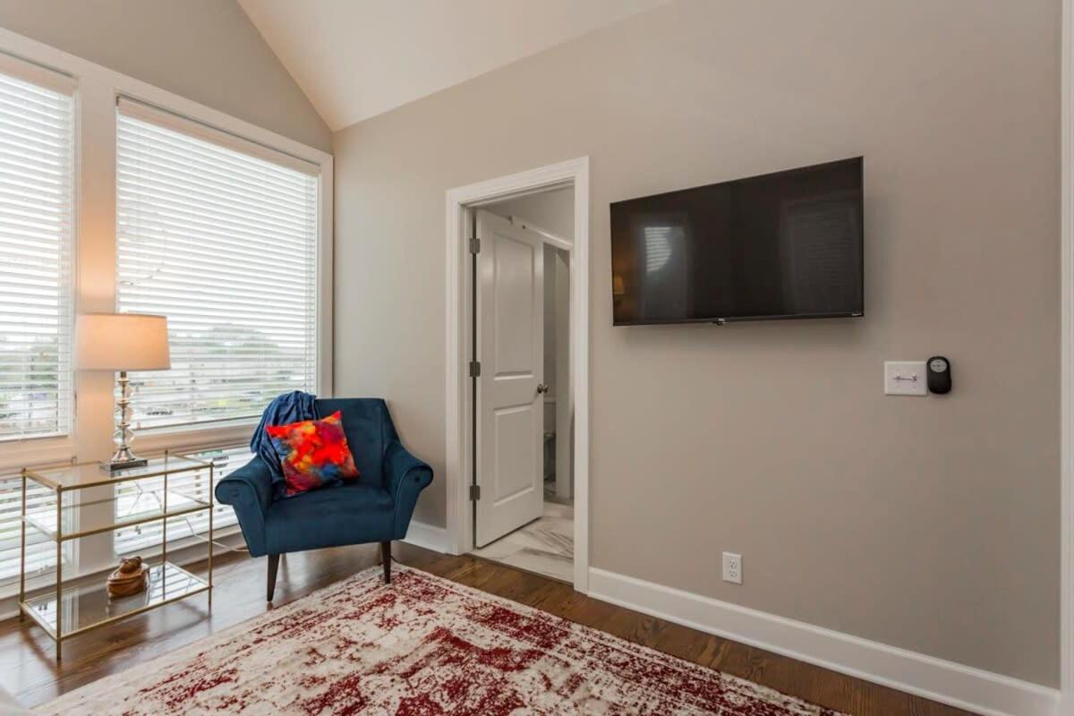 Holiday home Relaxing In East Nash Walk To Shops And Cafes
