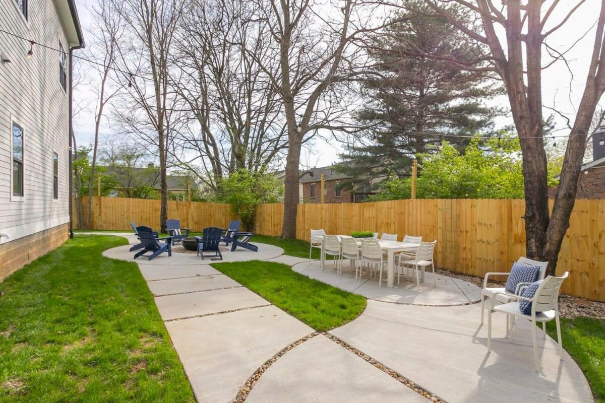 Custom Office Game & Fire Pit Holiday home *