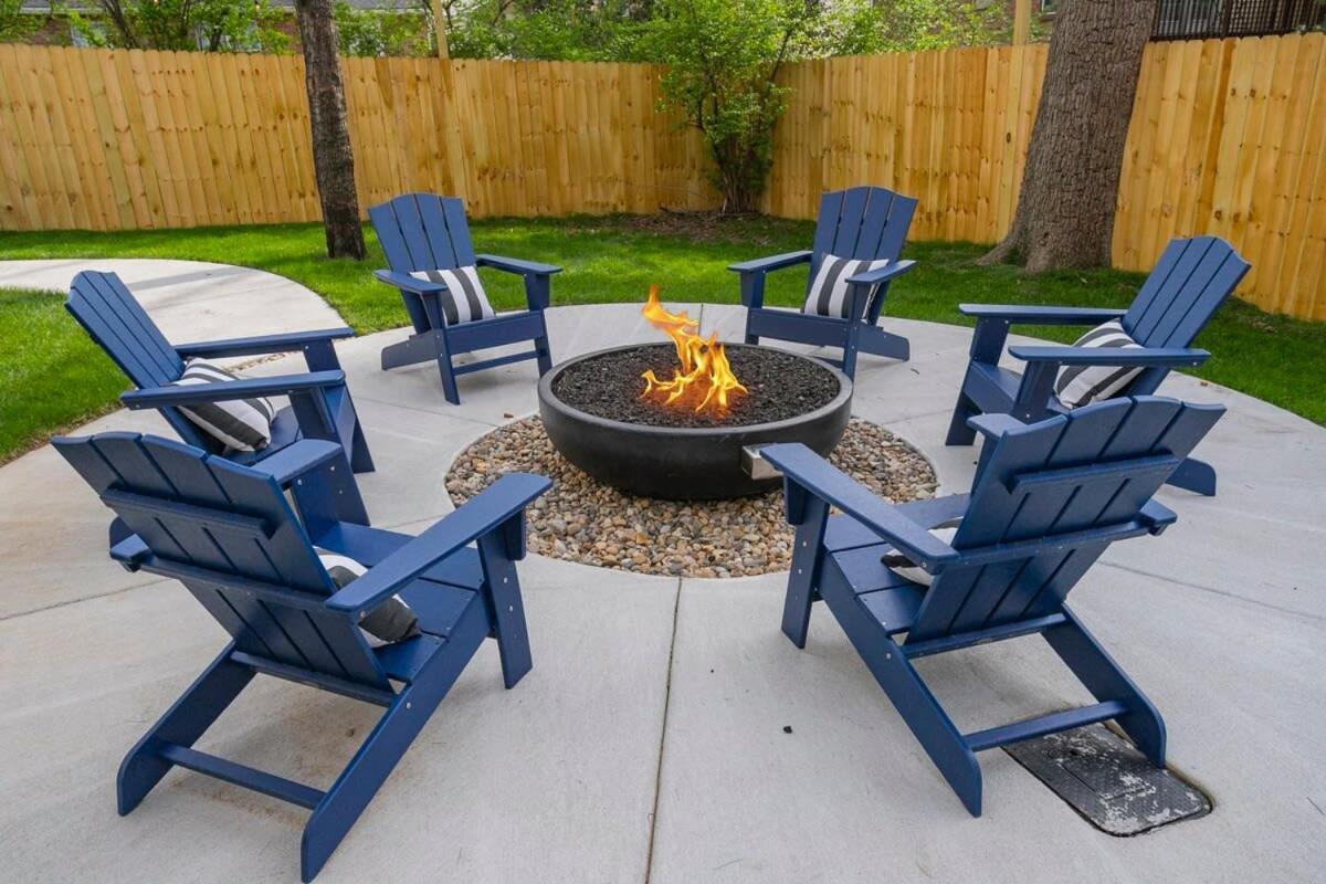 Custom Office Game & Fire Pit Holiday home Nashville