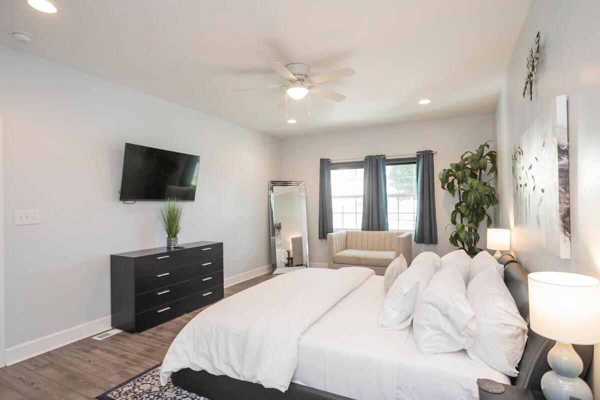 Spacious Only 2 Miles From Downtown Nashville