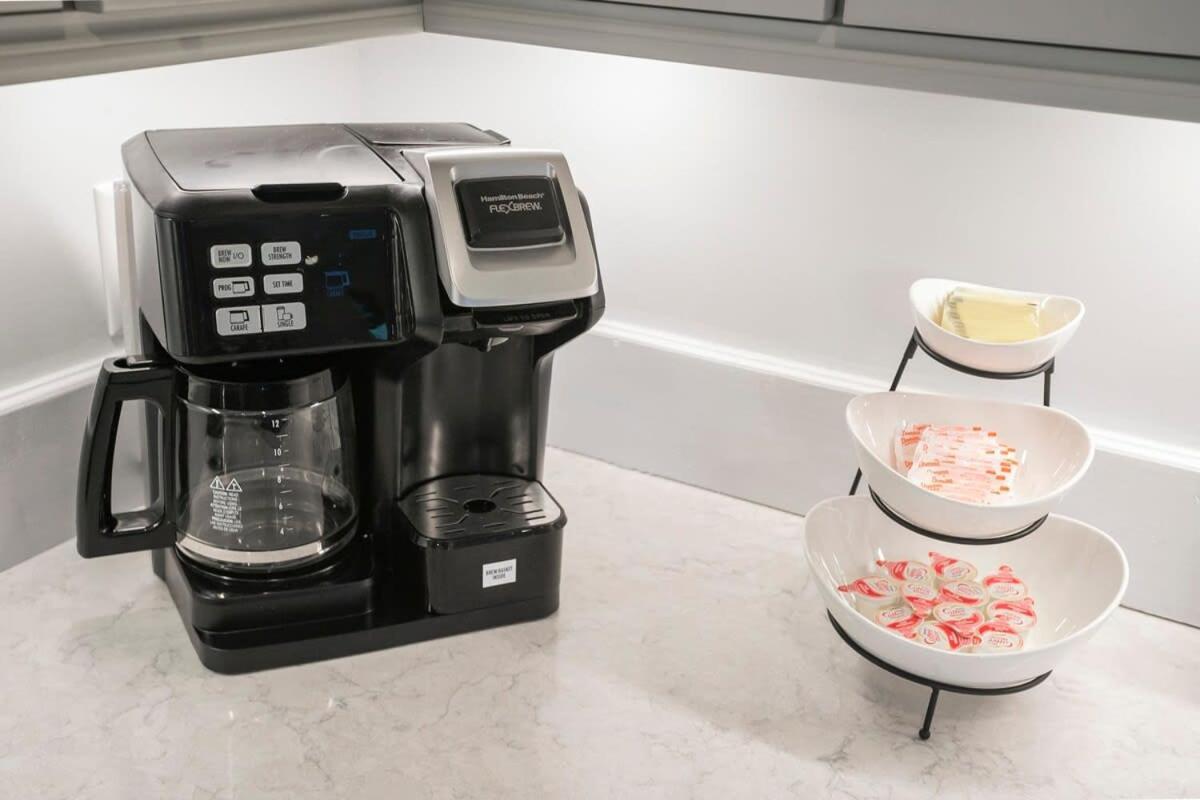 Holiday home Spacious Only 2 Miles From Downtown *