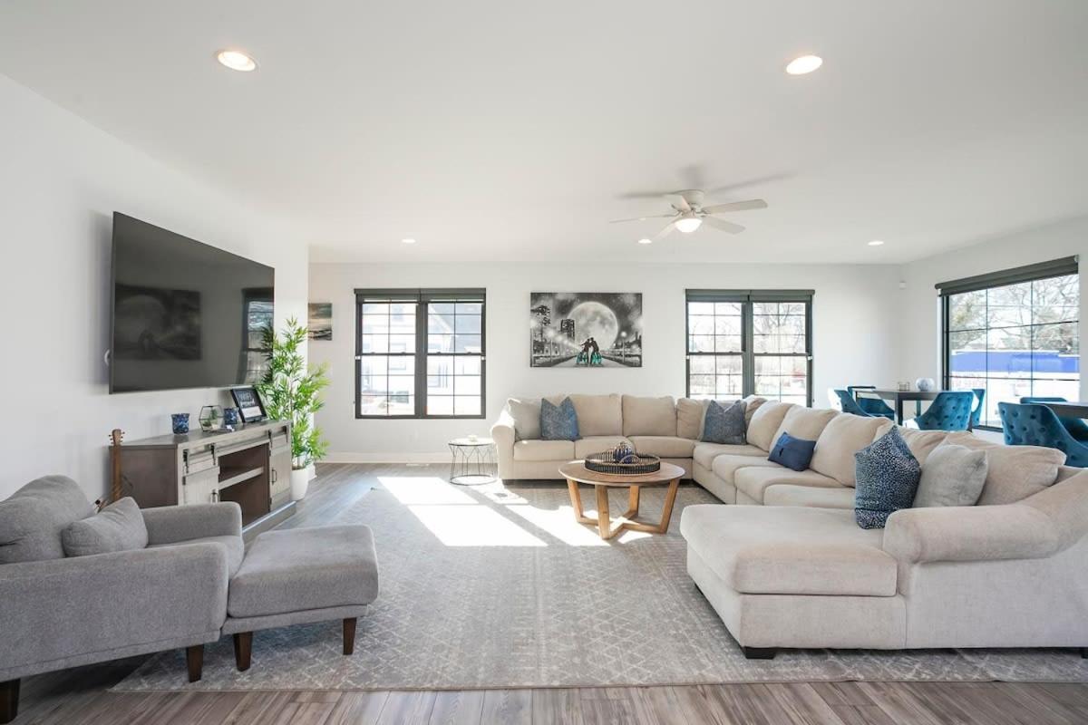 Holiday home Spacious Only 2 Miles From Downtown Nashville