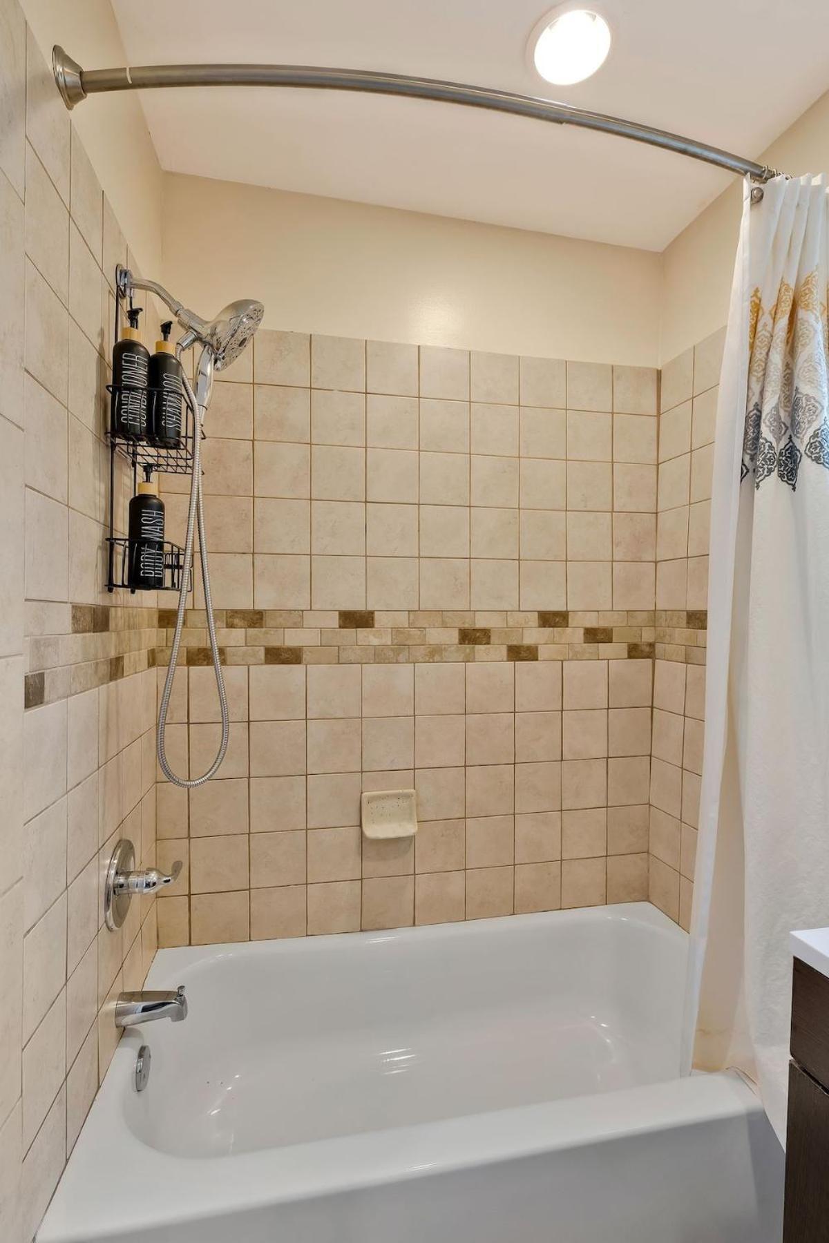Spacious 3 Bedroom 3 Miles To Dt *