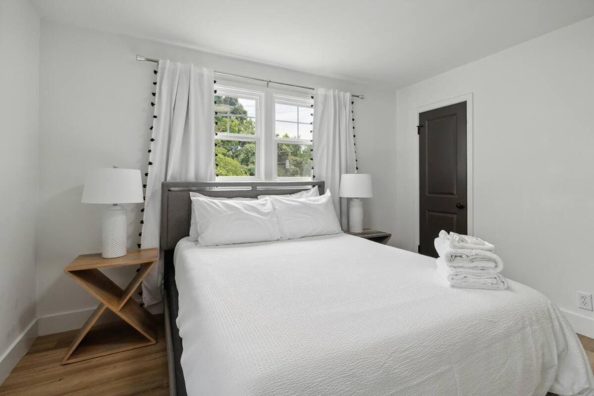 Holiday home Chic Retreat Near Airport & Downtown Nashville Nashville