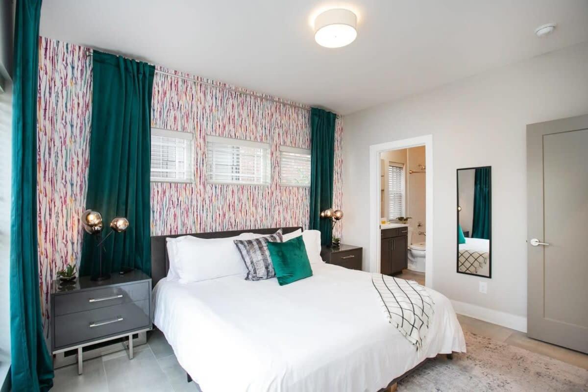 Holiday home 2 Miles To Broadway W Rooftop Deck Grill & Garage Nashville
