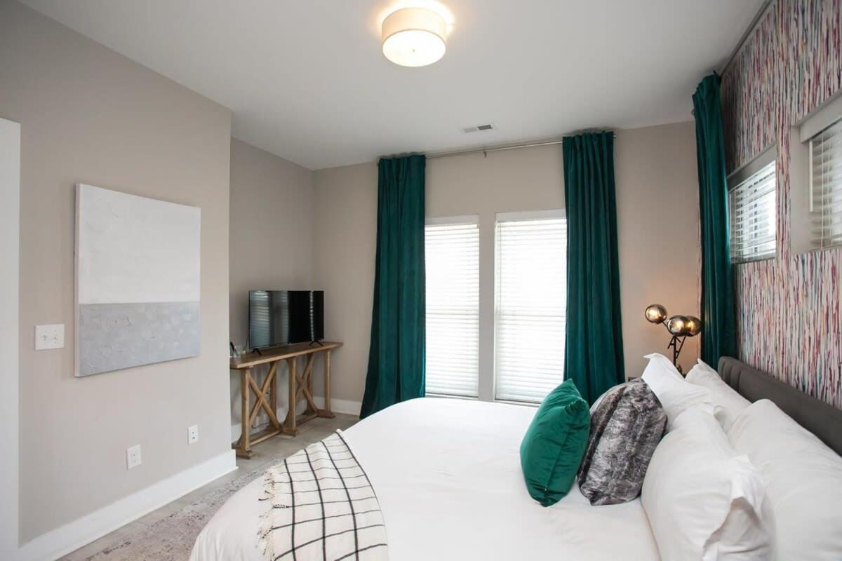 2 Miles To Broadway W Rooftop Deck Grill & Garage *