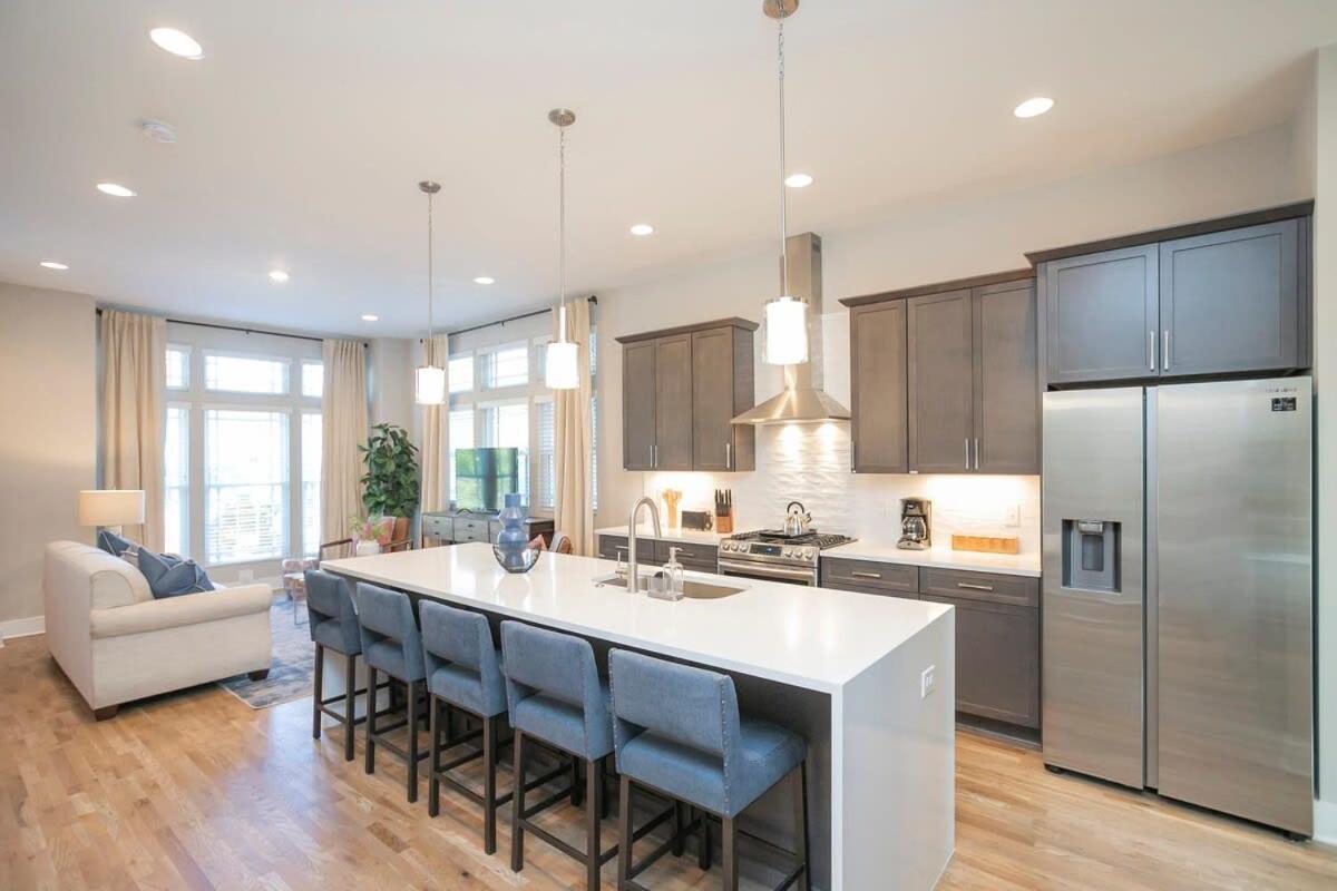 2 Miles To Broadway W Rooftop Deck Grill & Garage Holiday home *