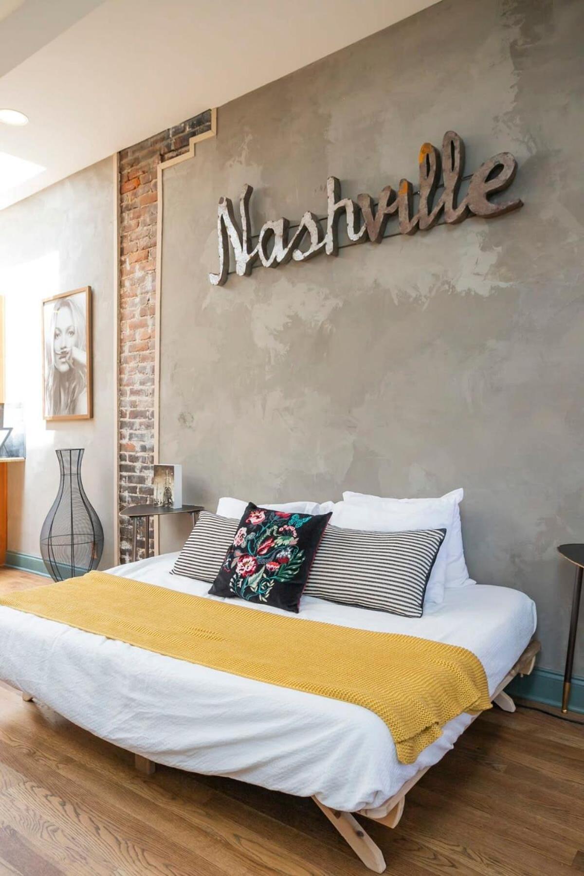 Broadway Penthouse Above Live Music & Bars * Nashville