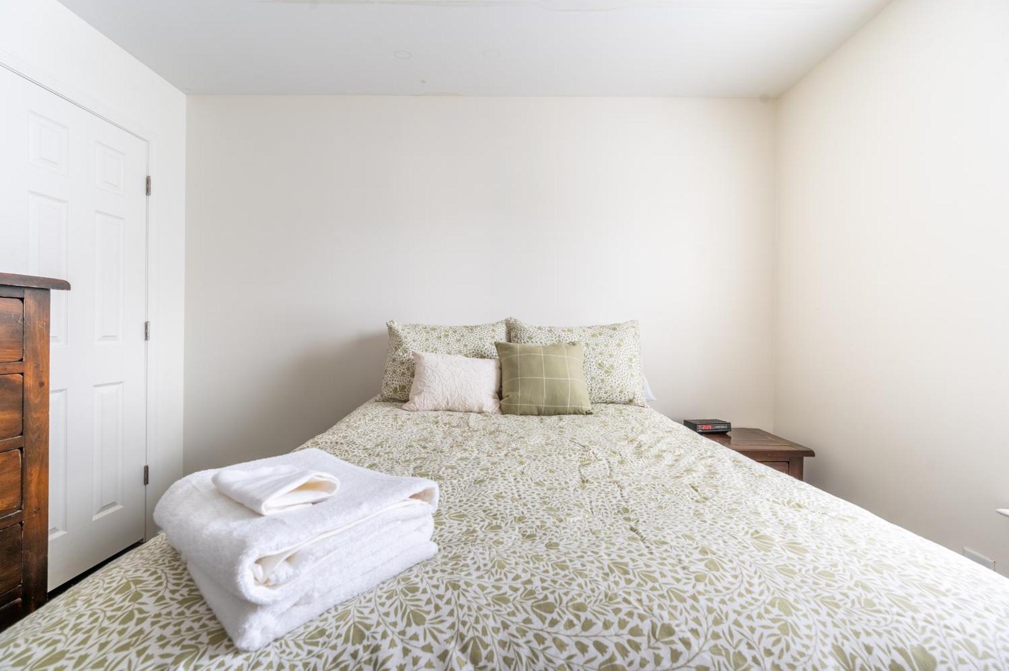 Cozy Remodeled House With Views - Prime Location *